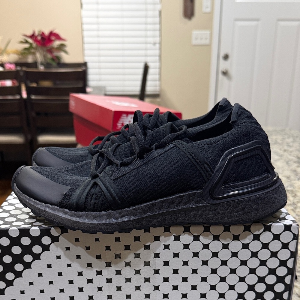 ADIDAS ULTRABOOST 20-WOMENS 6.5